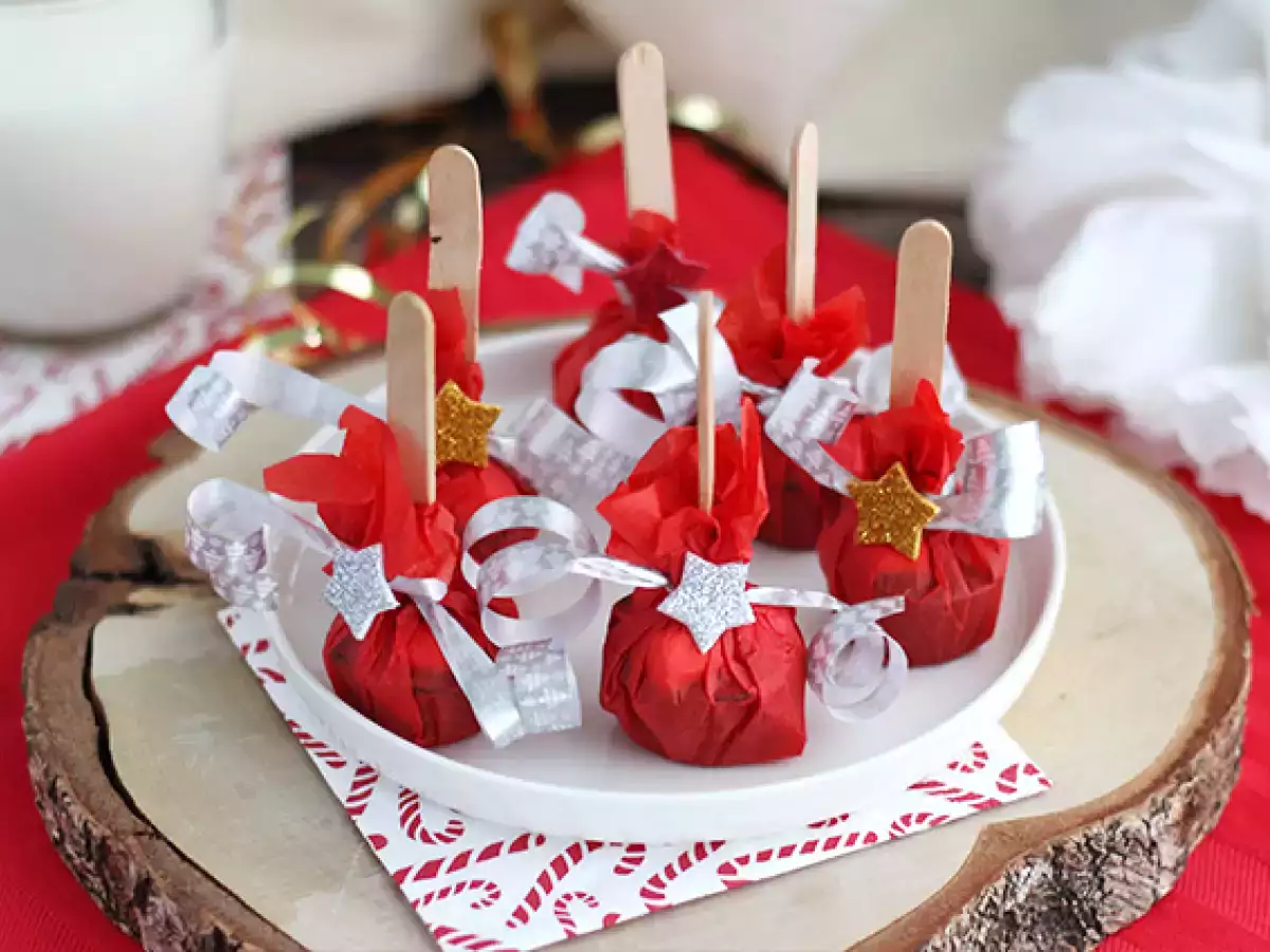 Horké čokoládové lízanky: horká čokoláda + marshmallow