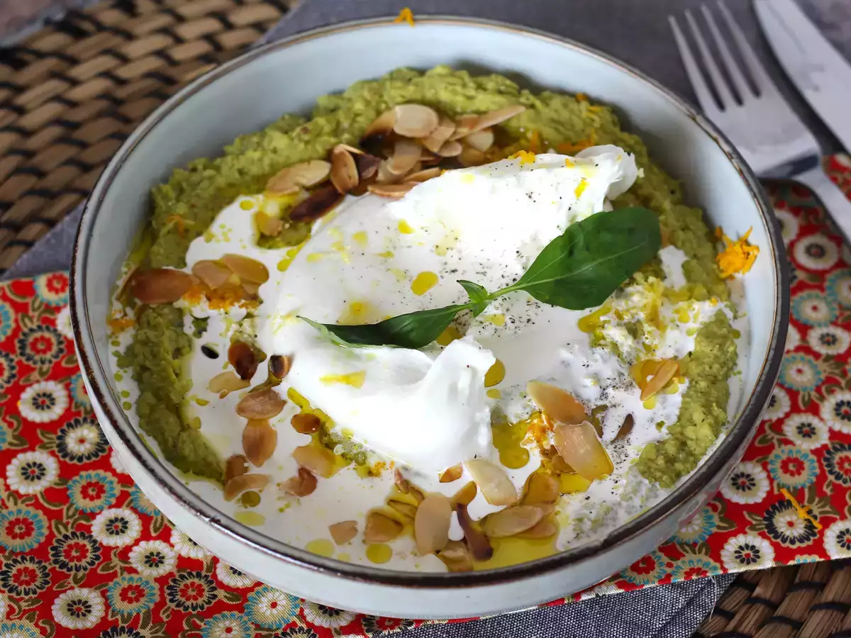 Hrachová nátierka: ideálna s krémovým syrom burrata