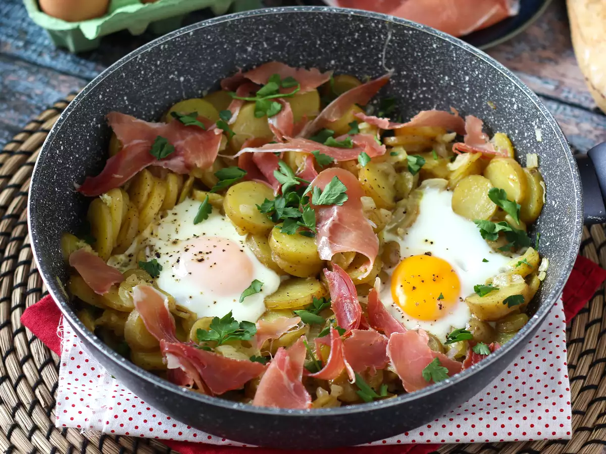 Huevos rotos, veľmi jednoduchý španielsky recept na báze zemiakov a vajec - foto 3