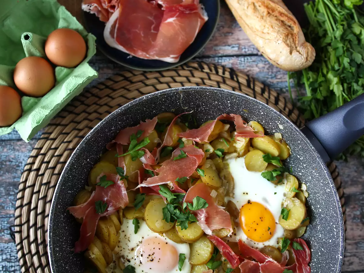 Huevos rotos, veľmi jednoduchý španielsky recept na báze zemiakov a vajec - foto 4