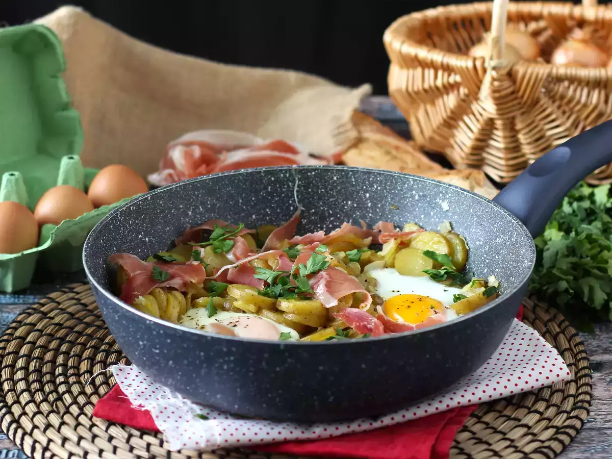 Huevos rotos, veľmi jednoduchý španielsky recept na báze zemiakov a vajec - foto 5