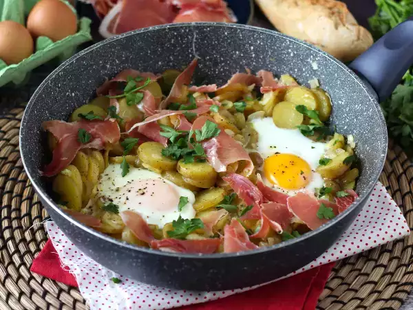Recept Huevos rotos, veľmi jednoduchý španielsky recept na báze zemiakov a vajec