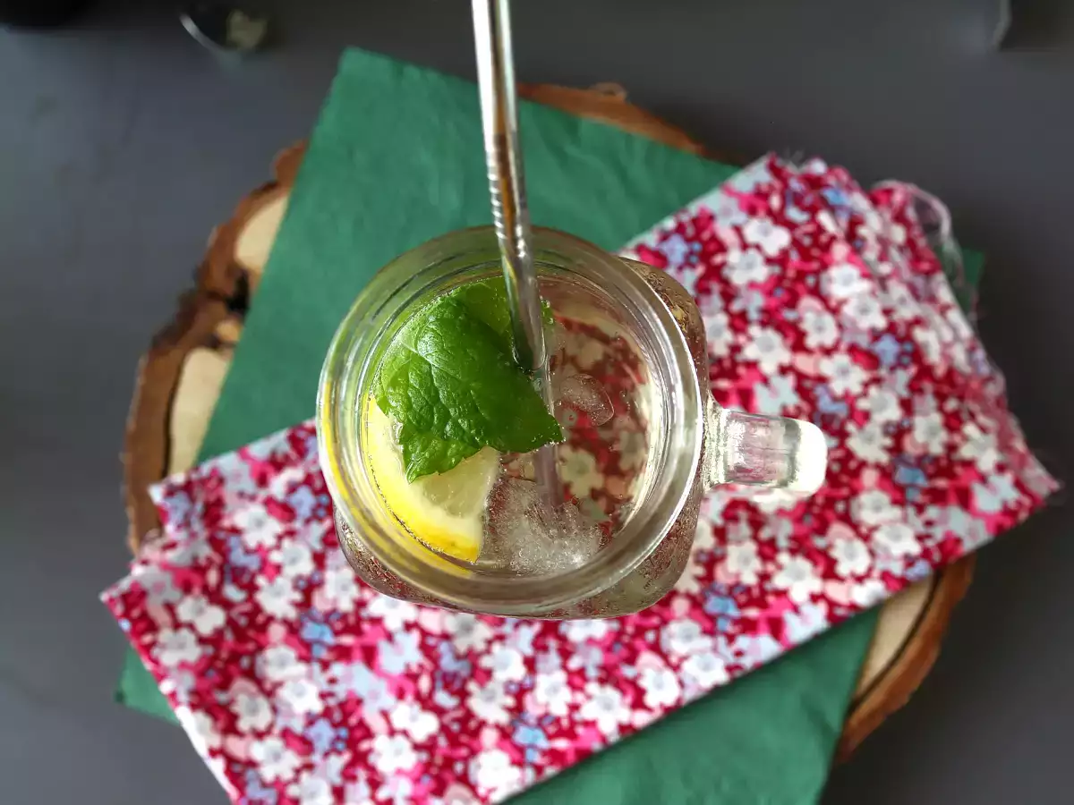Hugo Spritz s bazovým sirupom, svieži a sladký kokteil - foto 2