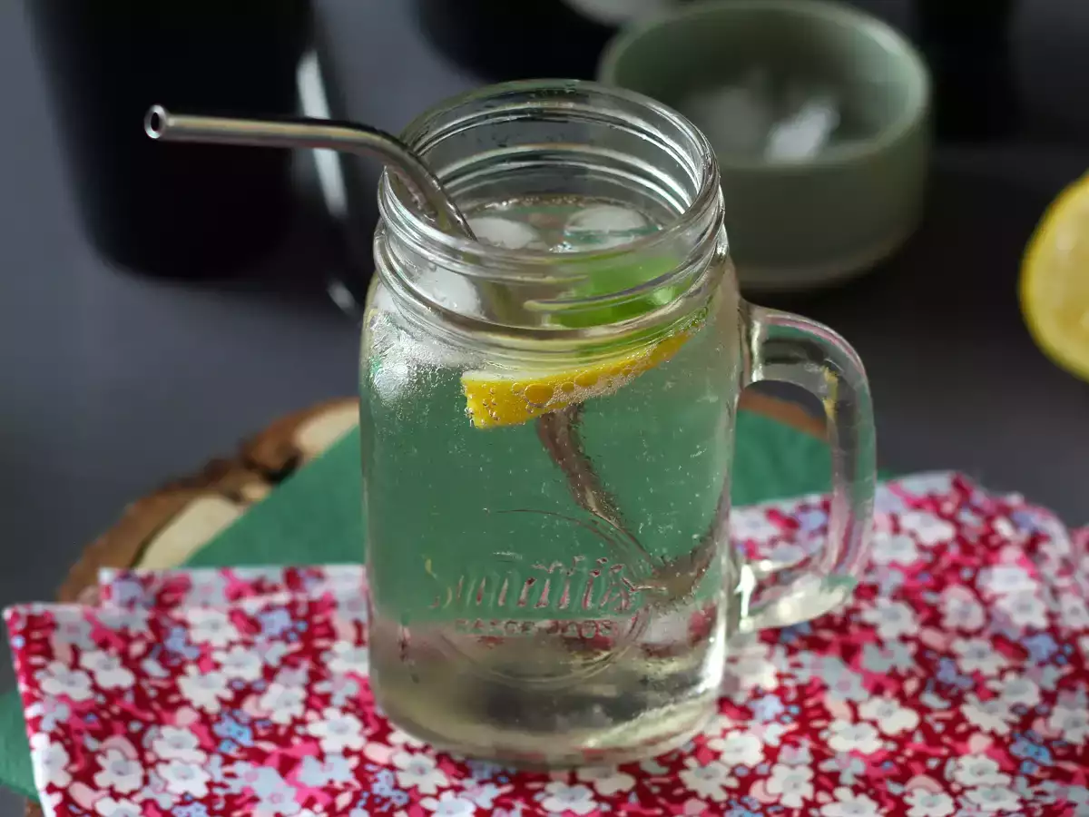 Hugo Spritz s bazovým sirupom, svieži a sladký kokteil - foto 4