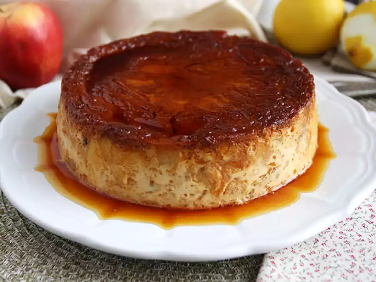 Jablkový a karamelový puding s croissantmi