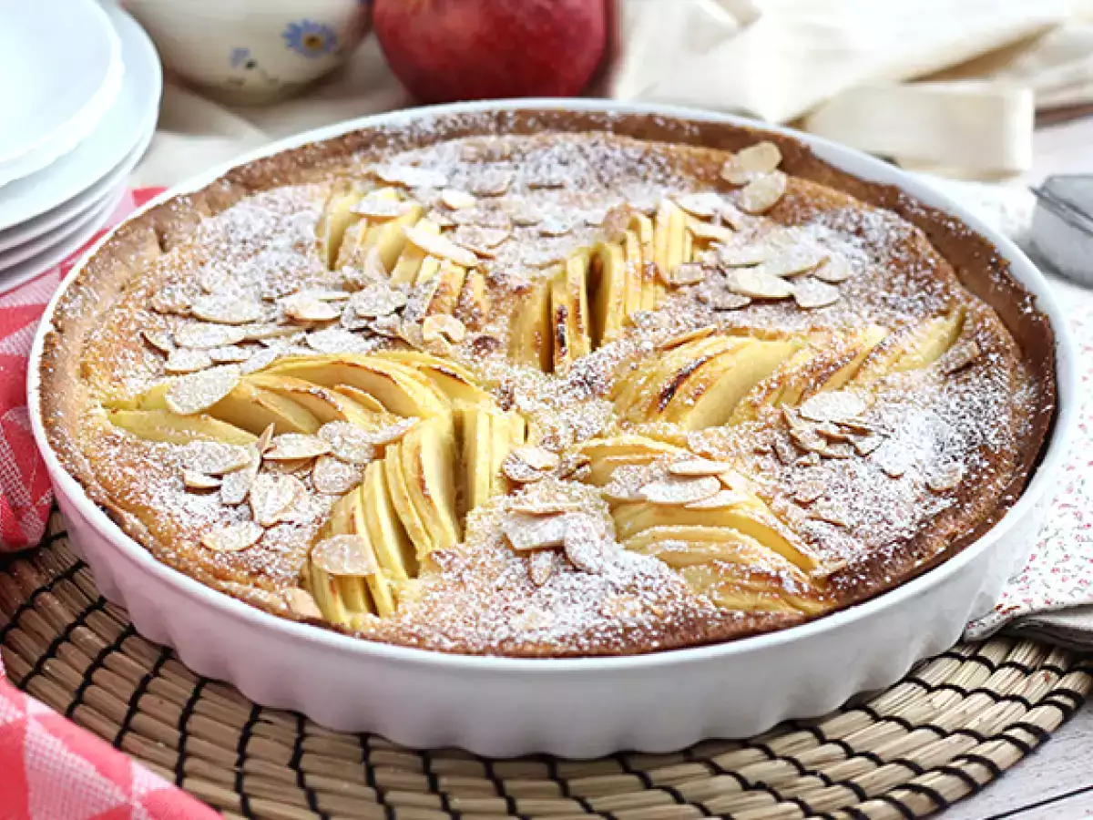 Jablkový a mandľový koláč (Tarte normande)