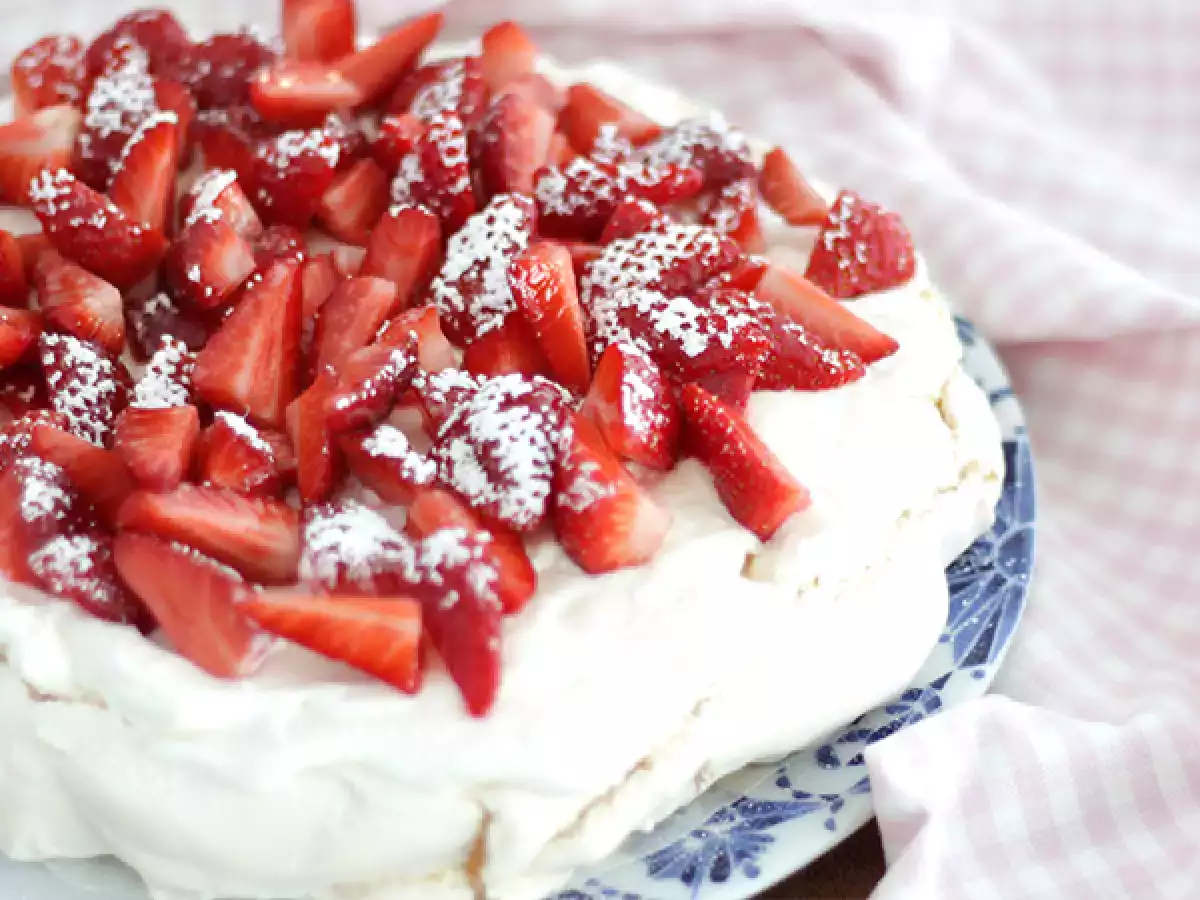 Jednoduchá jahodová pavlova