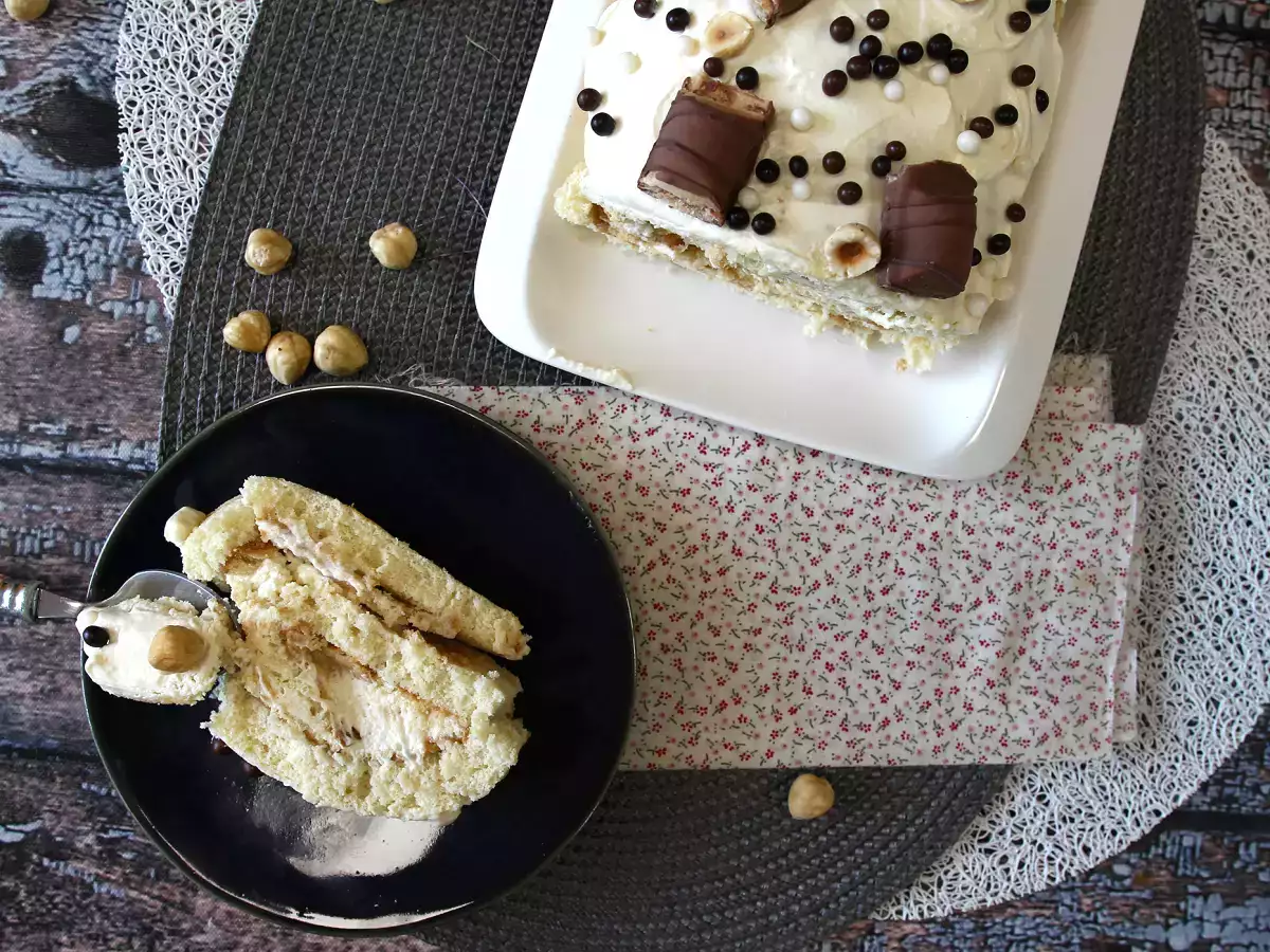 Jednoduchá roláda s príchuťou Kinder Bueno, ideálna ako narodeninová torta alebo vianočný špalček! - foto 2