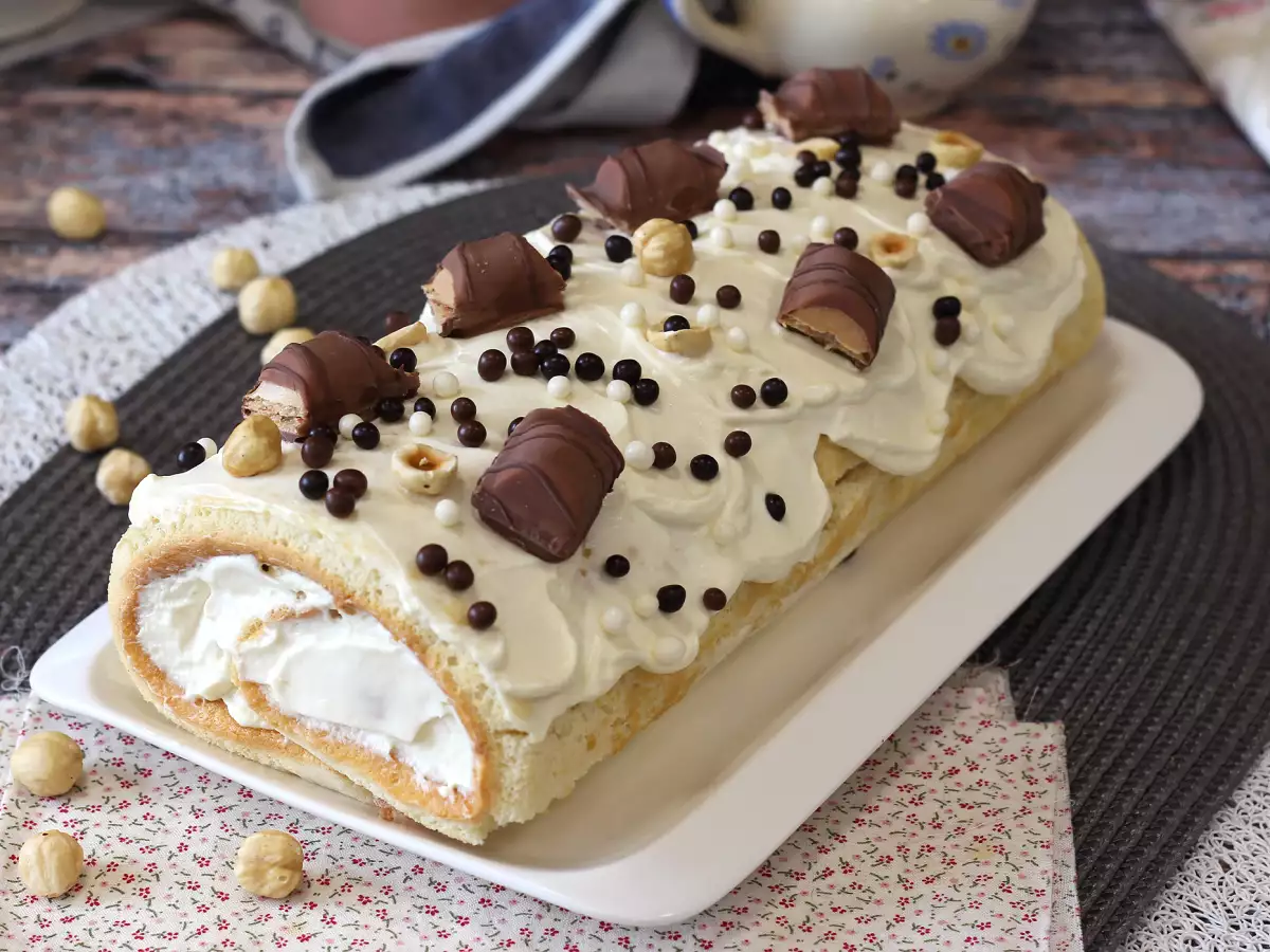Jednoduchá roláda s príchuťou Kinder Bueno, ideálna ako narodeninová torta alebo vianočný špalček! - foto 4