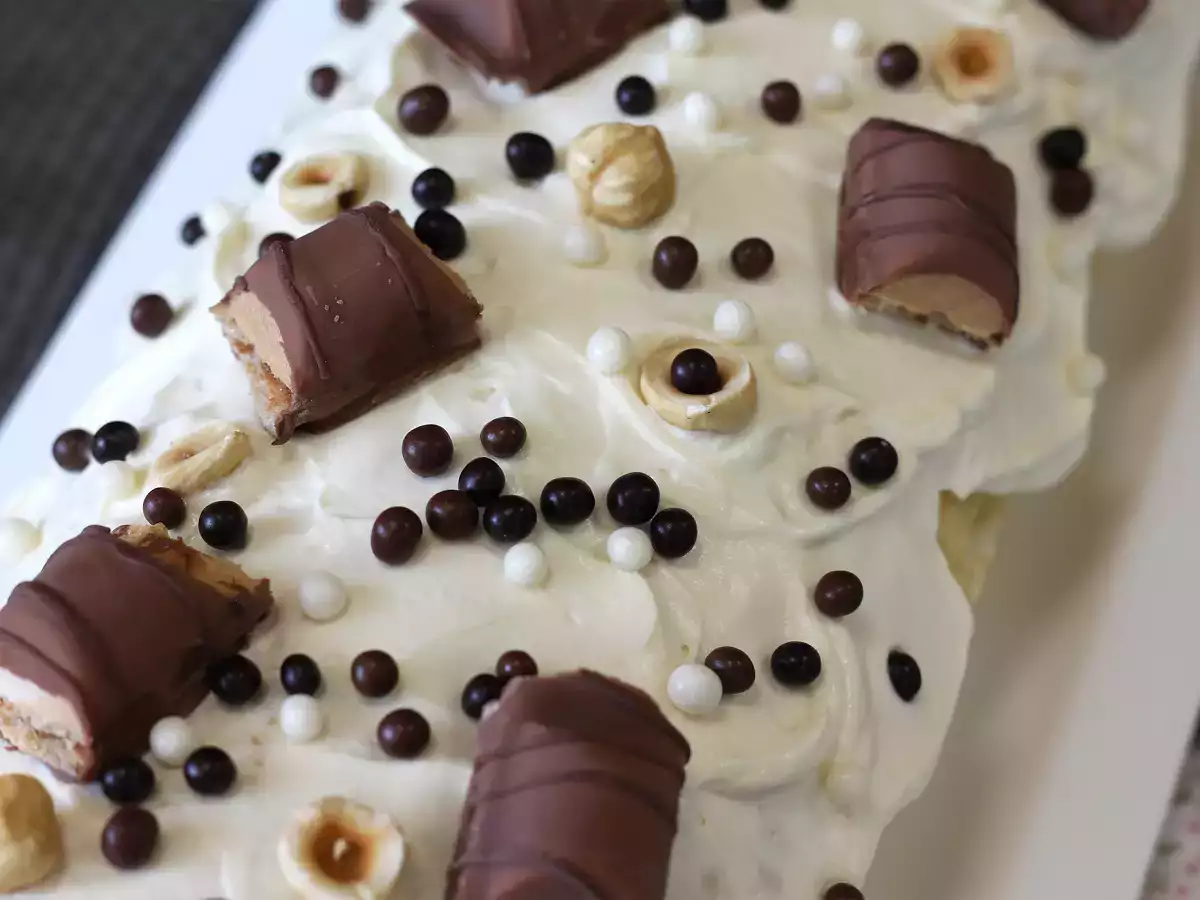 Jednoduchá roláda s príchuťou Kinder Bueno, ideálna ako narodeninová torta alebo vianočný špalček! - foto 7