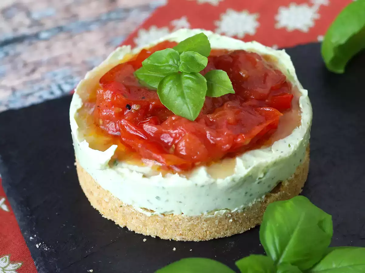 Jednoporciový slaný tvarohový koláč s bazalkou a cherry paradajkami: chutný nápad na bufety a aperitívy - foto 2