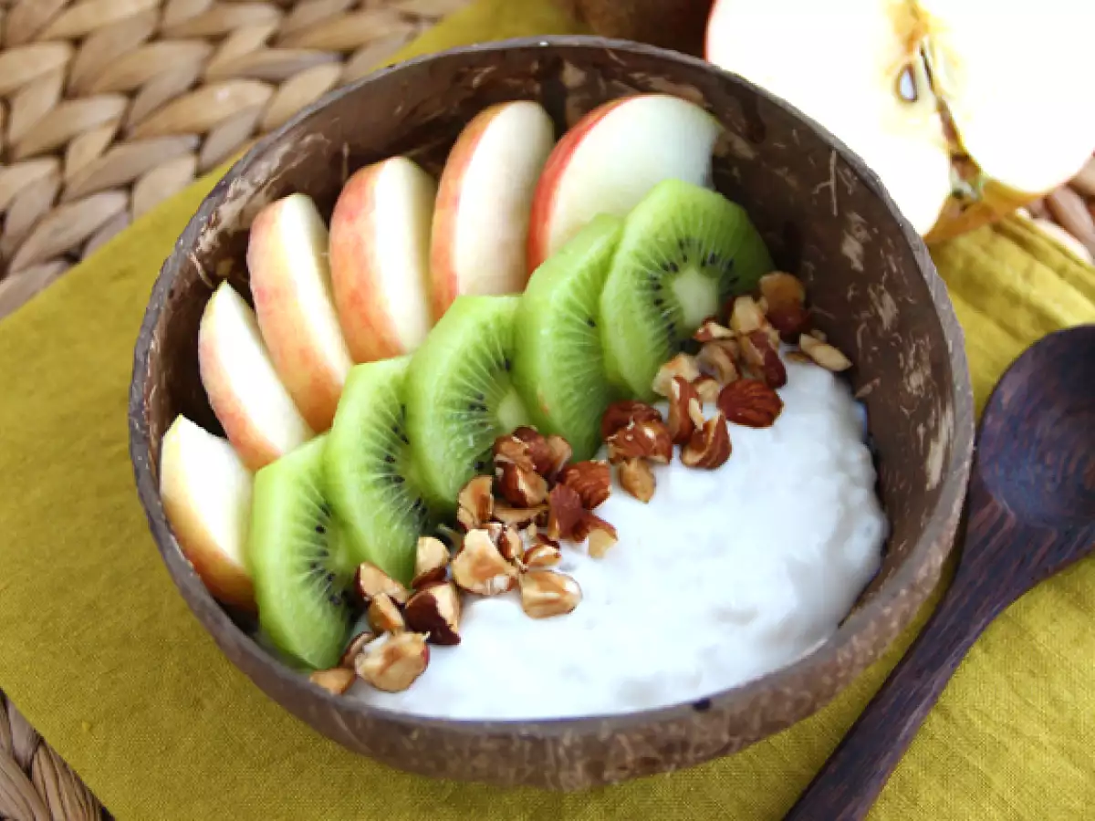 Jogurtový snack s kokosom, jablkom, kivi a lieskovými orieškami - foto 3
