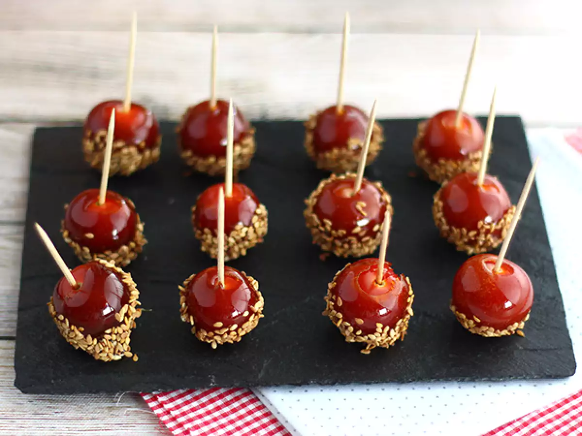 Karamelizované cherry paradajky so sezamovými semienkami alebo paradajky lásky - foto 2