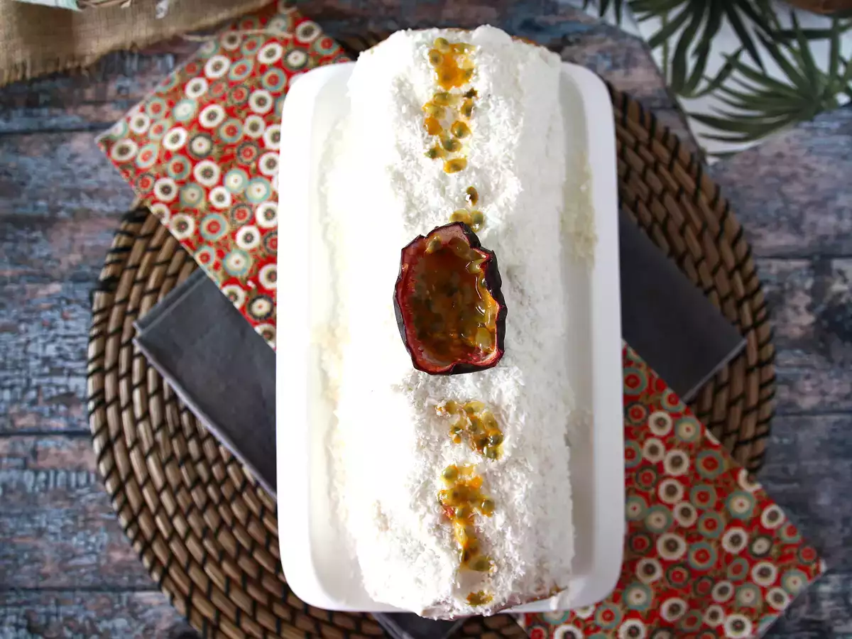 Kokosová rolka s marakujou, ideálna ako Yule log - foto 3