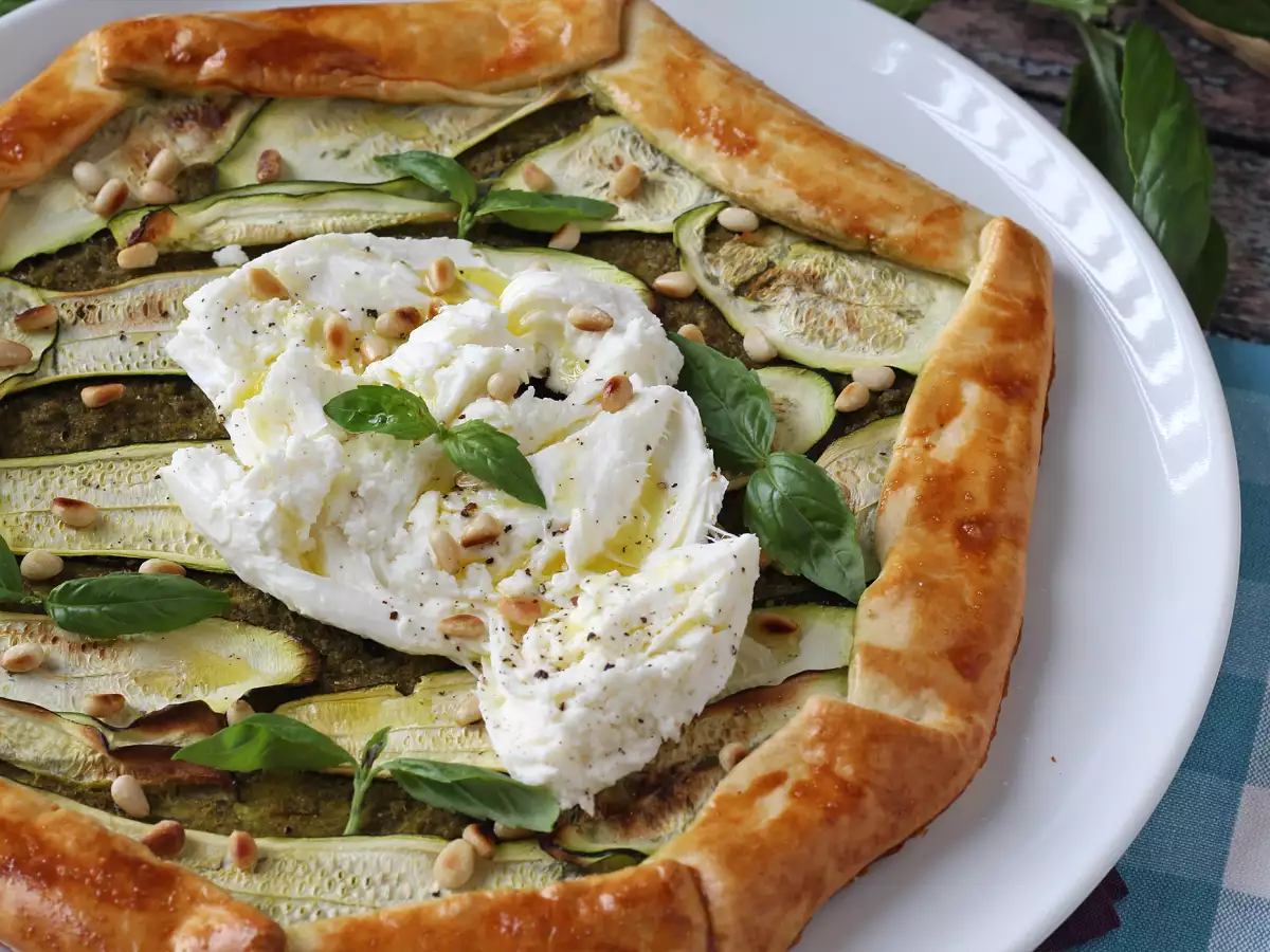 Koláč s pestom a cuketou: jednoduchý recept, ktorý vonia ako leto!