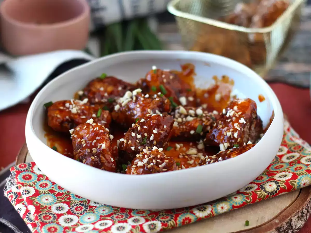 Kórejské vyprážané kurča s pikantnou omáčkou gochujang - Dakgangjeong - foto 2