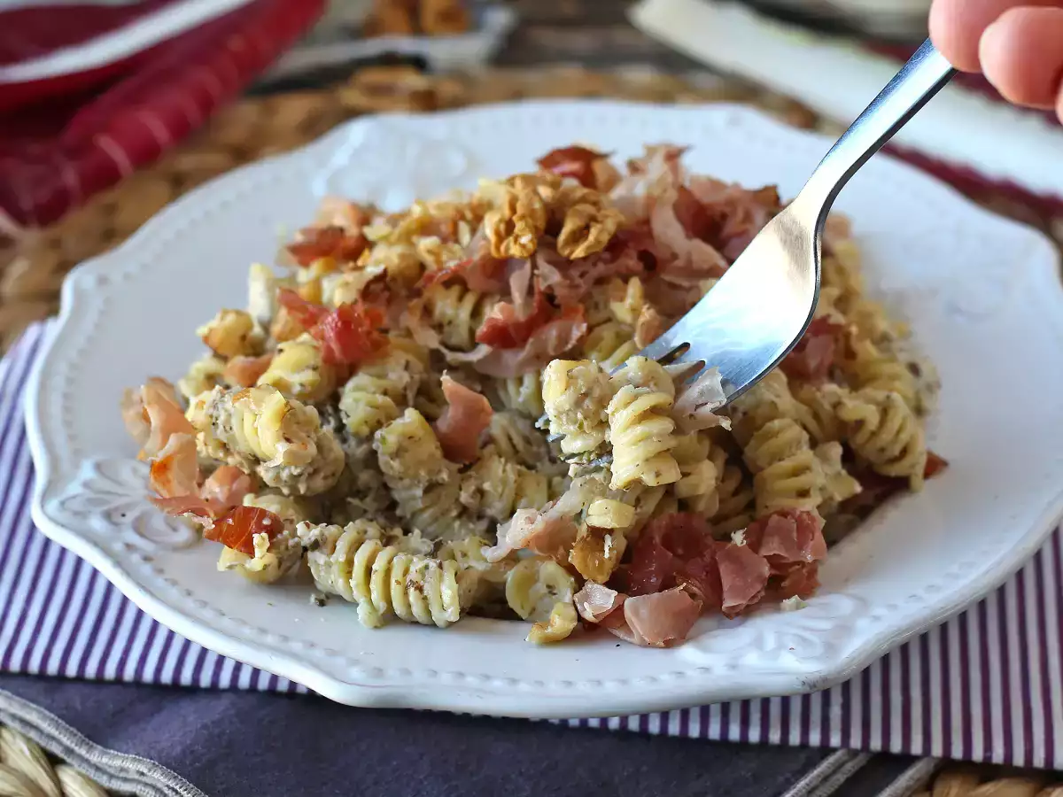 Krémové cestoviny s čakankou, slaninou a orechmi: rýchly a chutný recept - foto 2