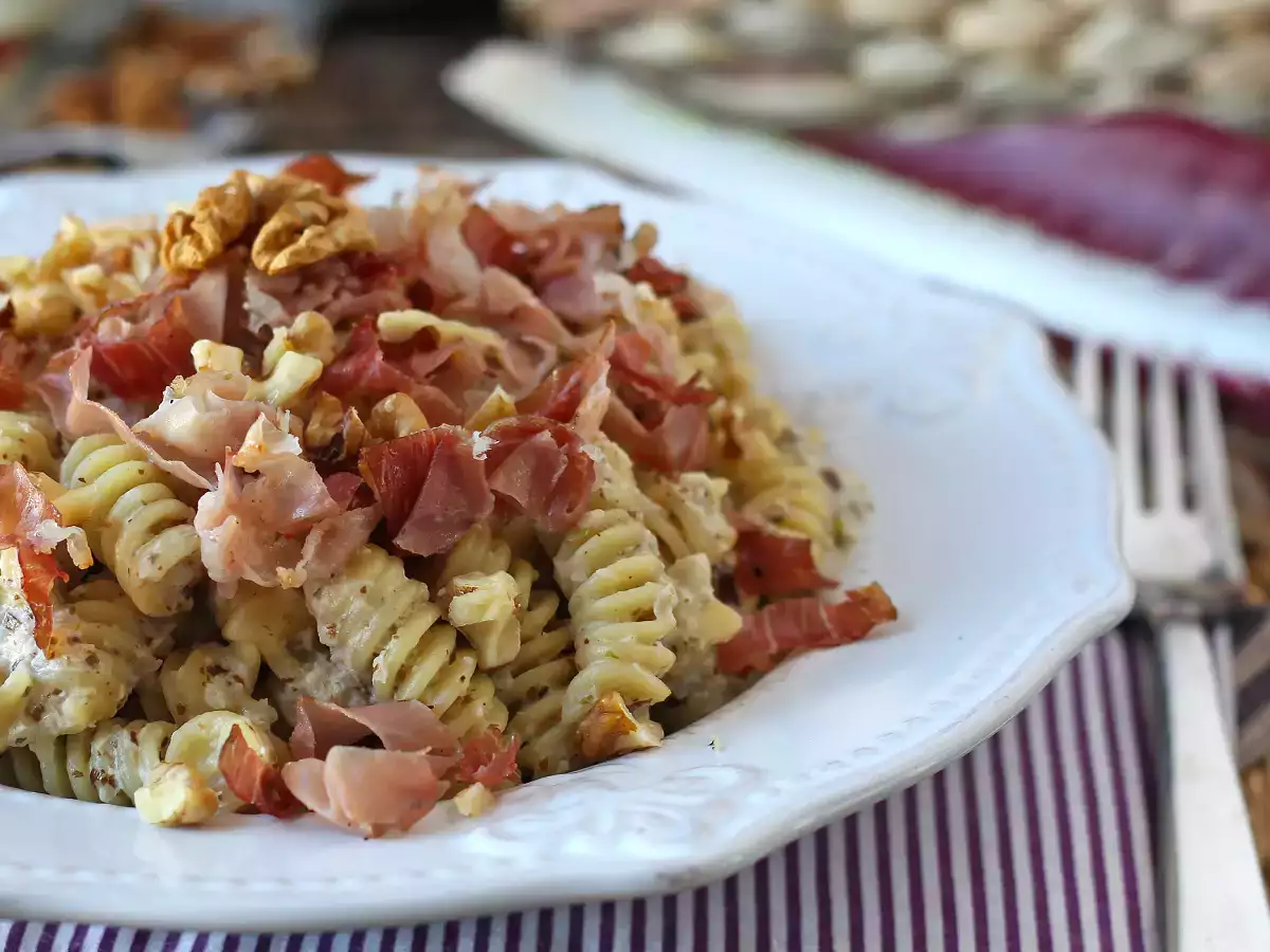 Krémové cestoviny s čakankou, slaninou a orechmi: rýchly a chutný recept - foto 4
