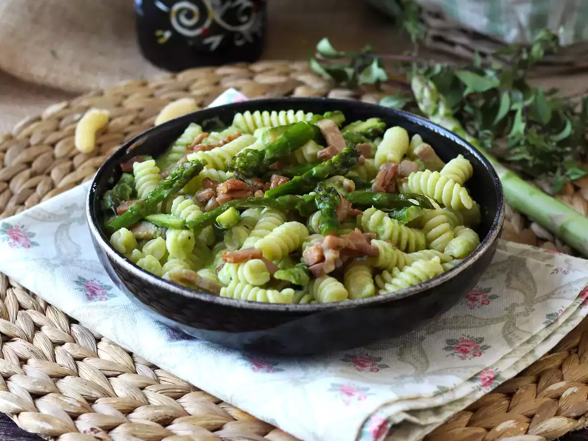 Krémové cestoviny so špargľou a slaninou: jednoduchý a chutný recept - foto 4