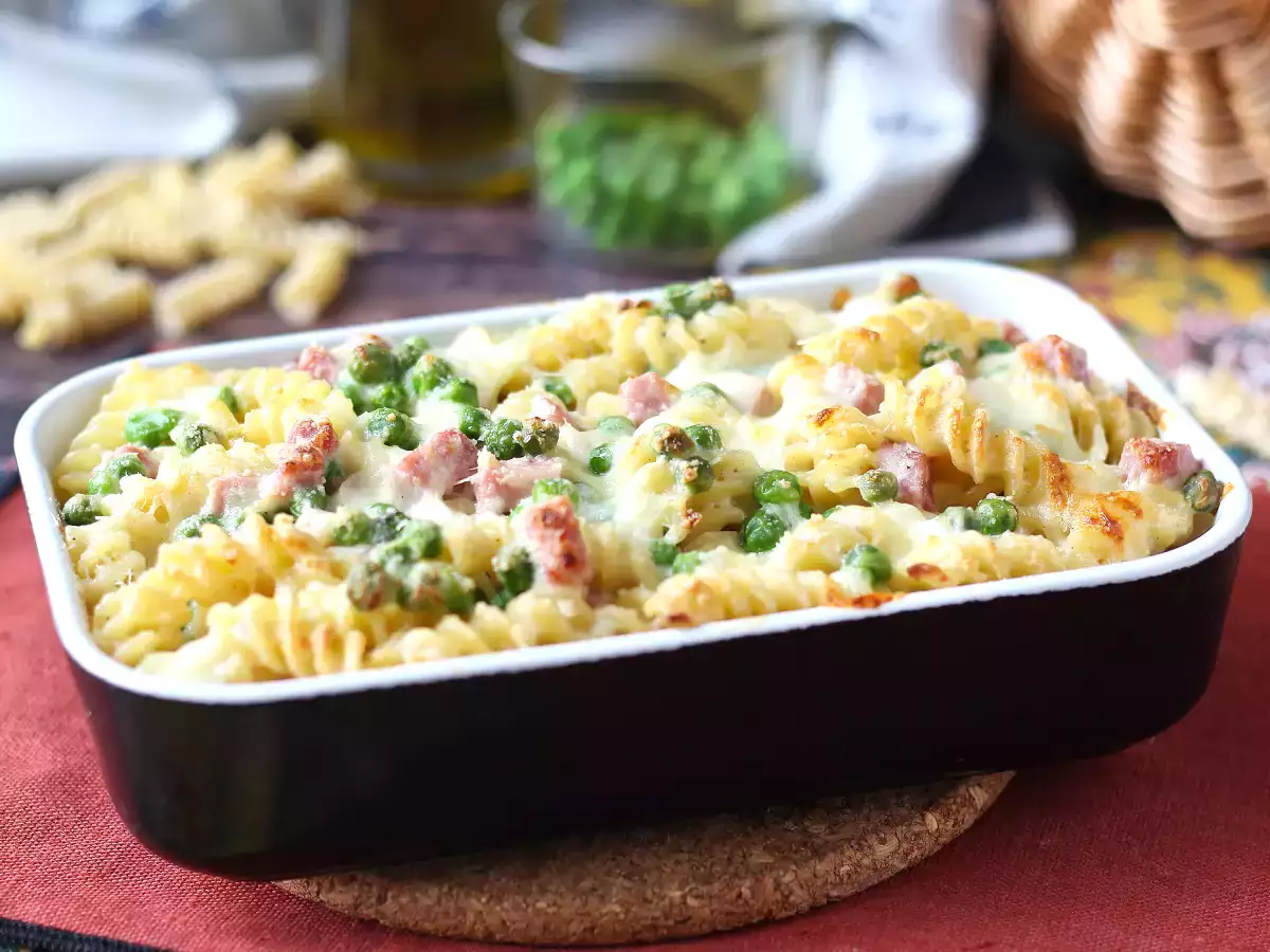 Krémové zapečené cestoviny s hráškom a šunkou au gratin - foto 3