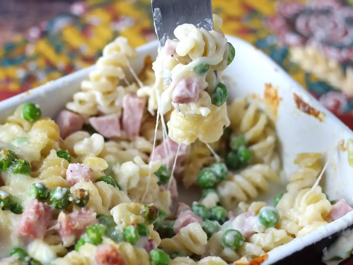 Krémové zapečené cestoviny s hráškom a šunkou au gratin - foto 5
