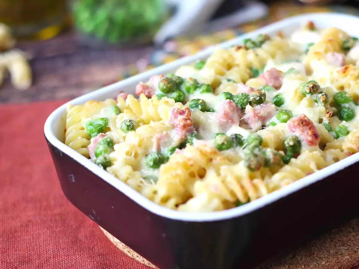 Krémové zapečené cestoviny s hráškom a šunkou au gratin - foto 9
