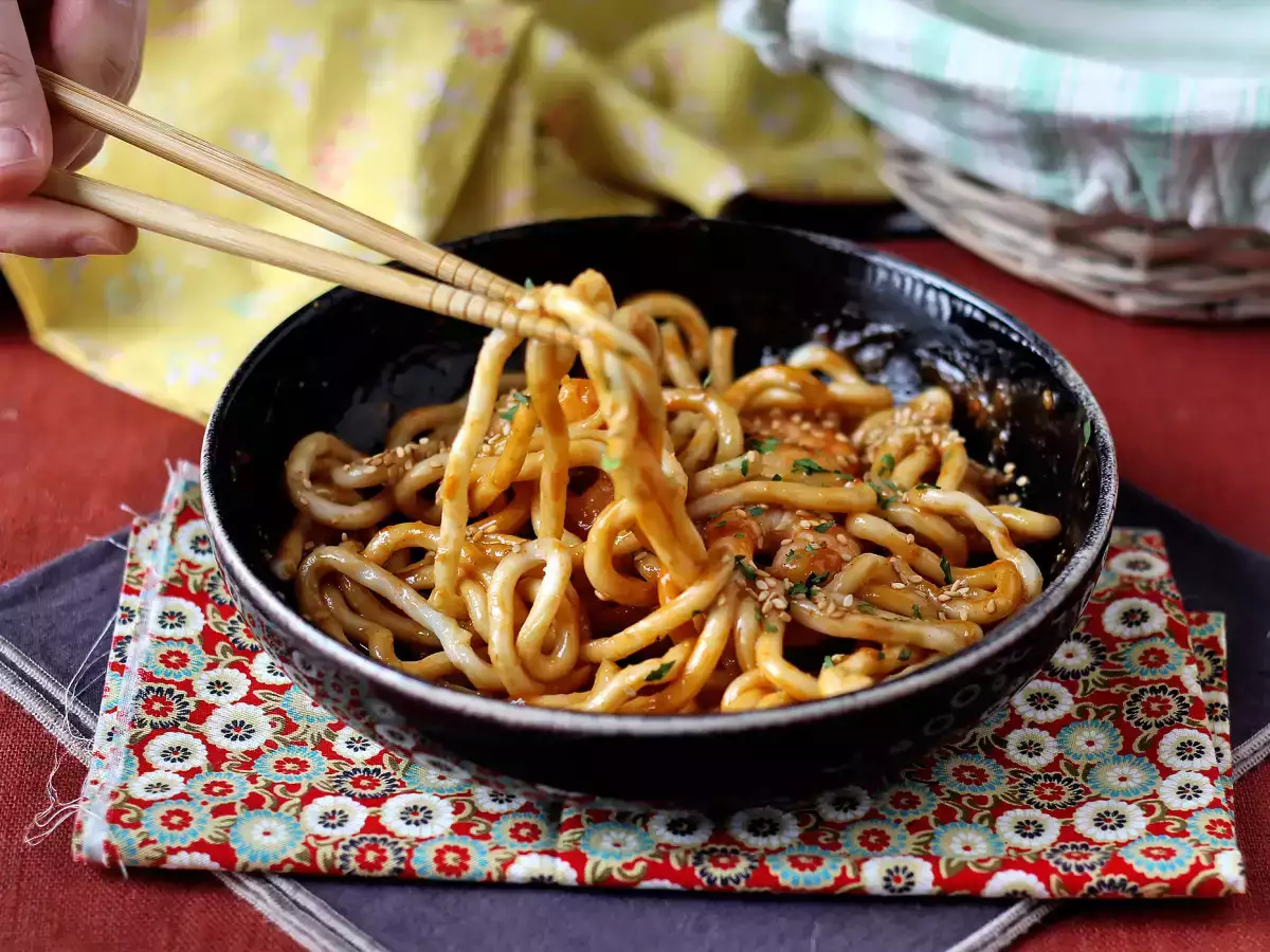 Krevetové rezance udon s pikantnou arašidovou omáčkou - foto 4