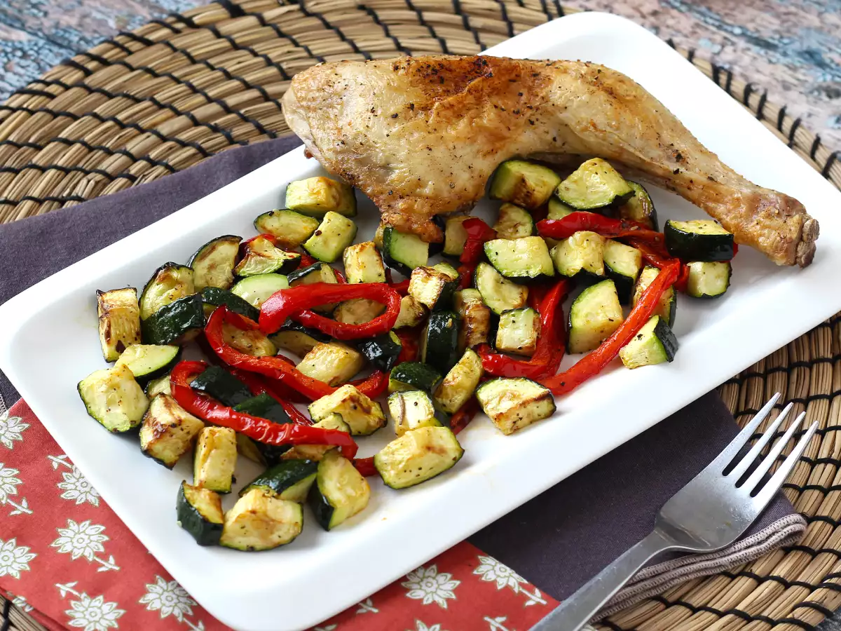 Kuracie mäso s paprikou a cuketou vo fritéze: hotové za 20 minút! - foto 3