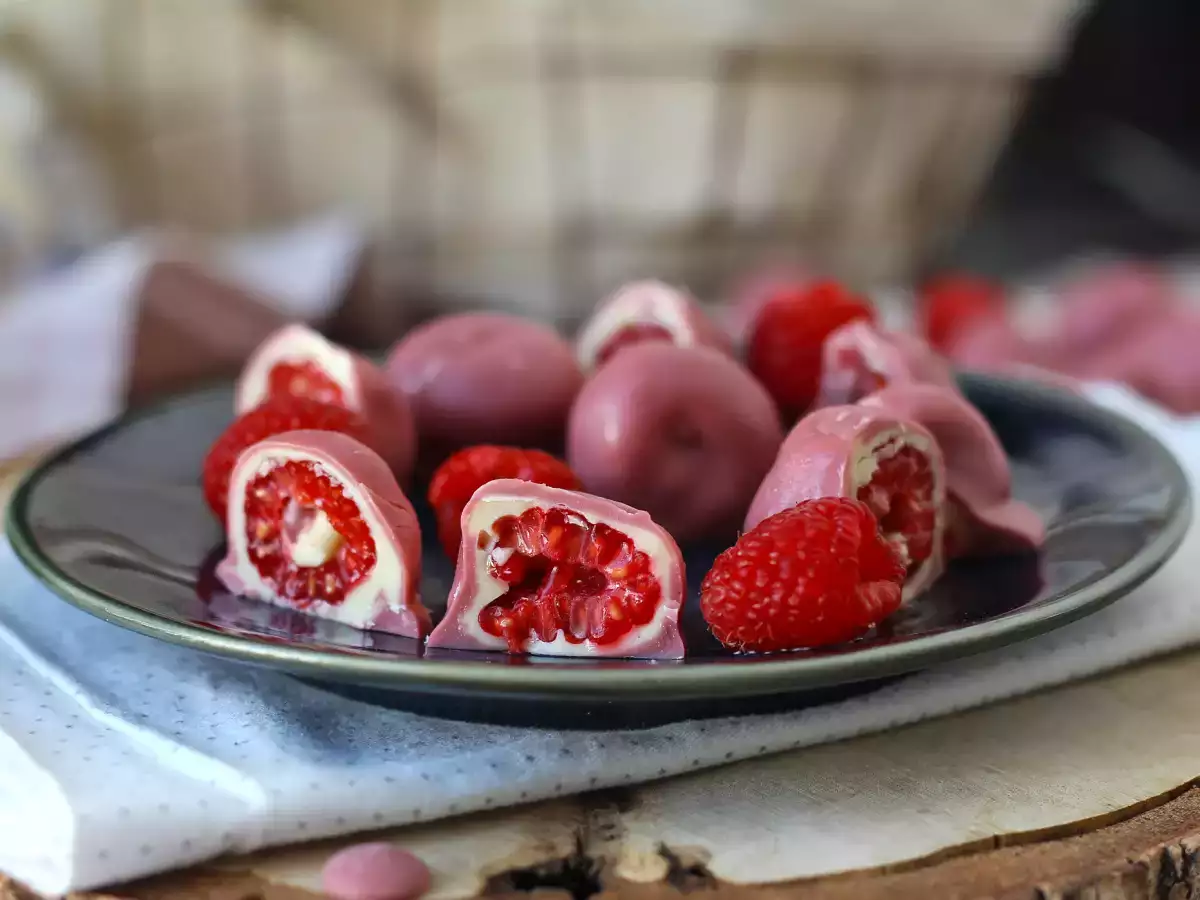 Kúsky z malín, bielej čokolády a rubínovej čokolády v štýle Franui - foto 4