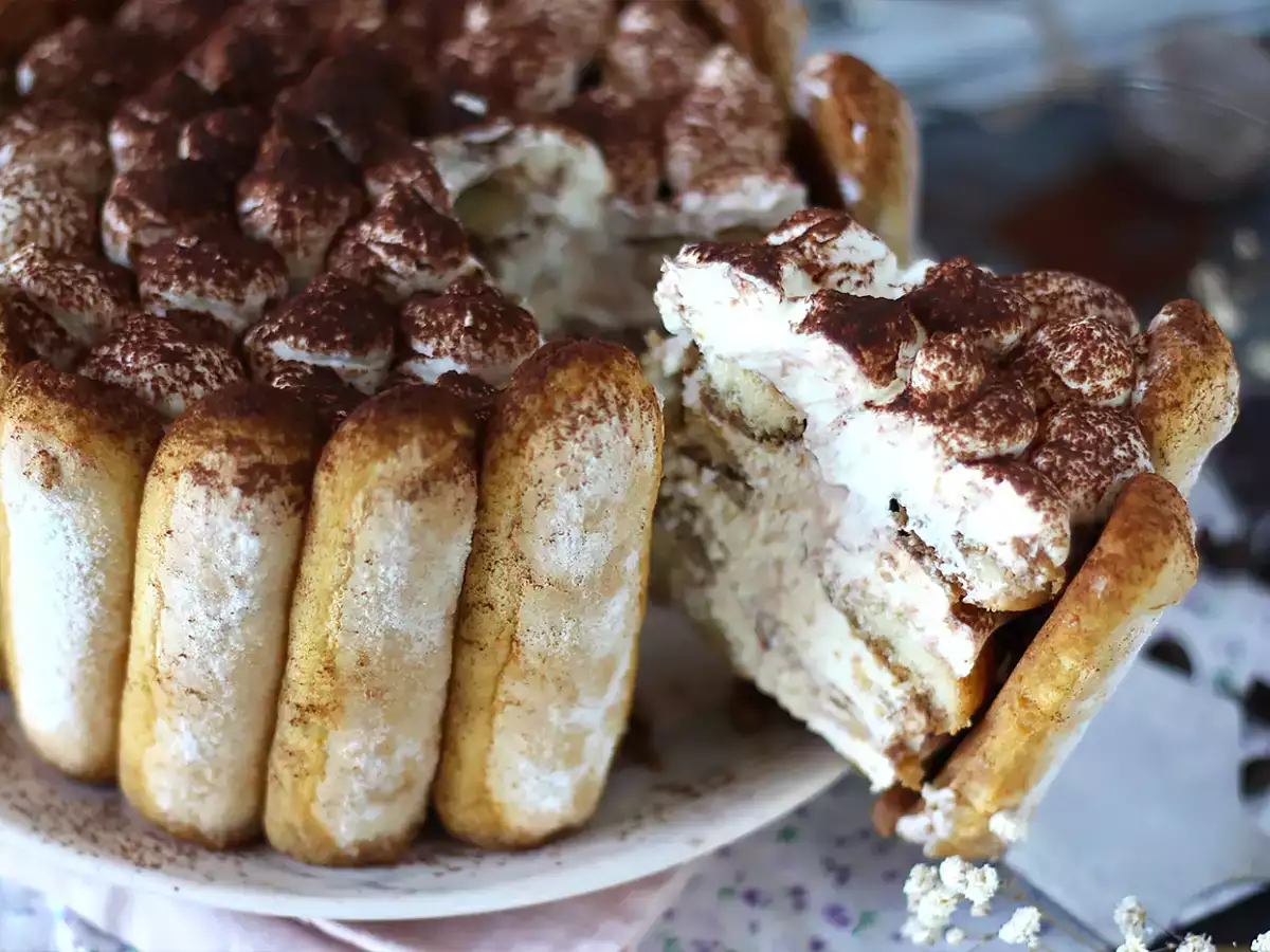 Lahodná charlotte v štýle tiramisu bez vajec - foto 4
