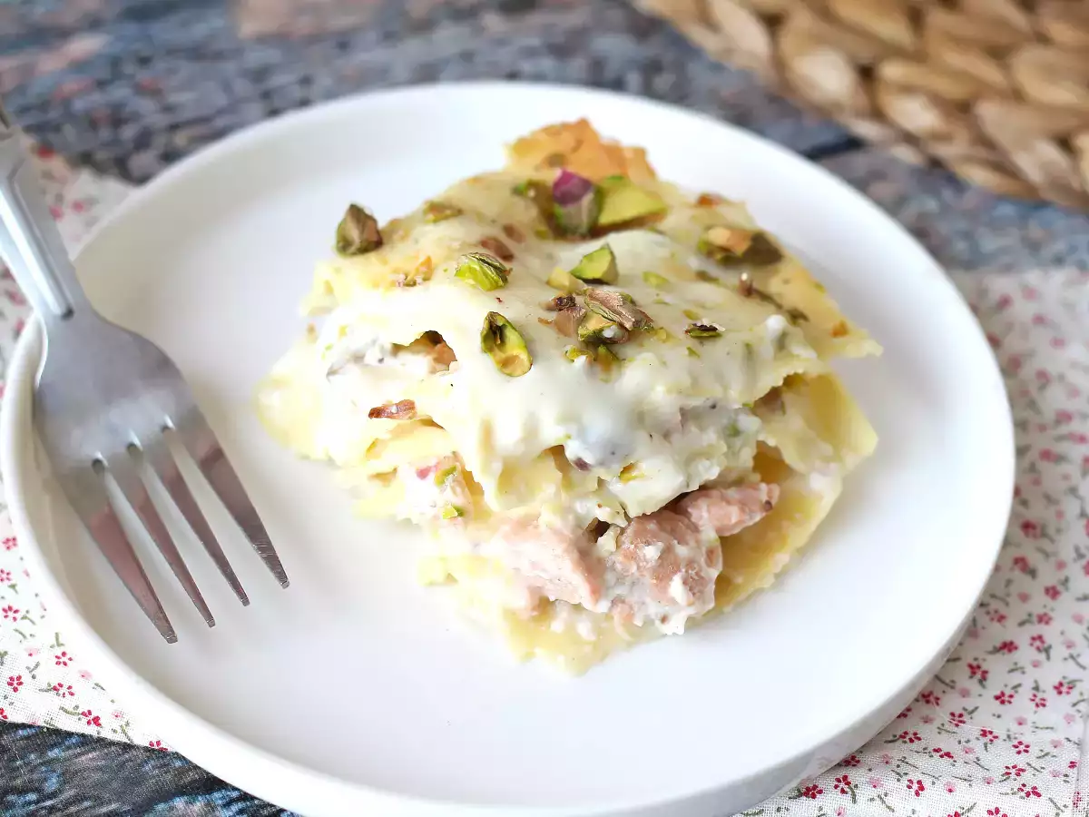 Lososové lasagne s burratou a krémovými, chrumkavými pistáciami - foto 5