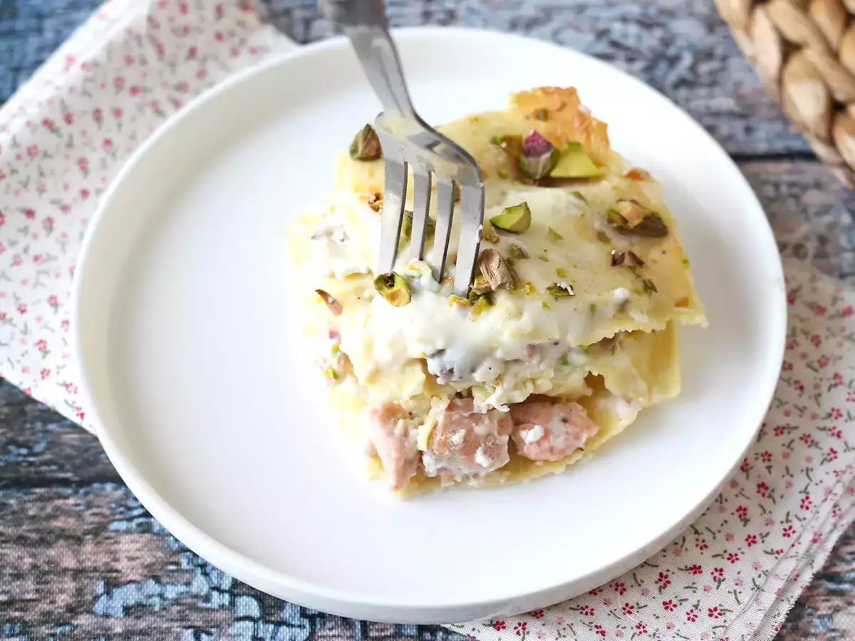 Lososové lasagne s burratou a krémovými, chrumkavými pistáciami - foto 6