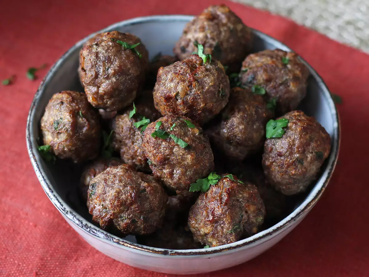 Mäkké mäsové guľky vo fritéze: rýchly a jednoduchý recept s hovädzím mäsom - foto 4