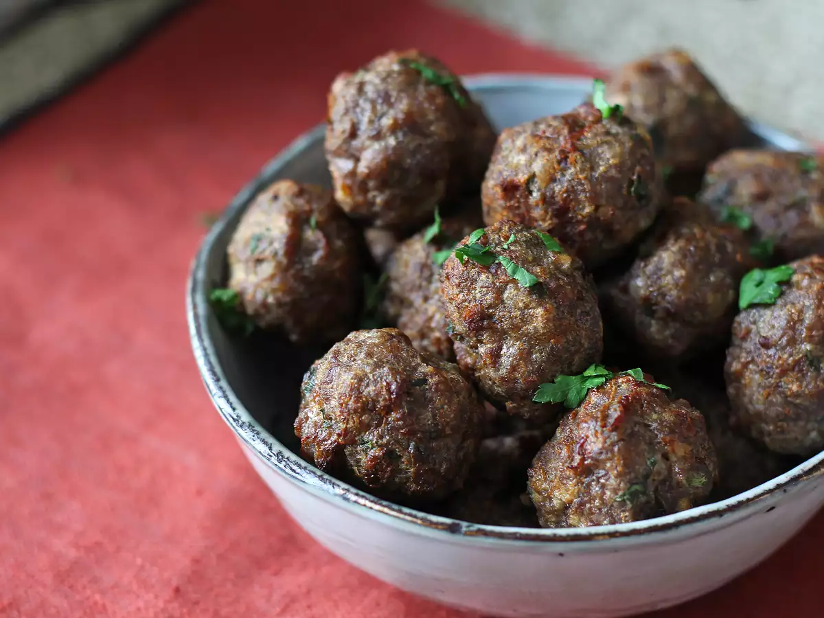 Mäkké mäsové guľky vo fritéze: rýchly a jednoduchý recept s hovädzím mäsom - foto 5
