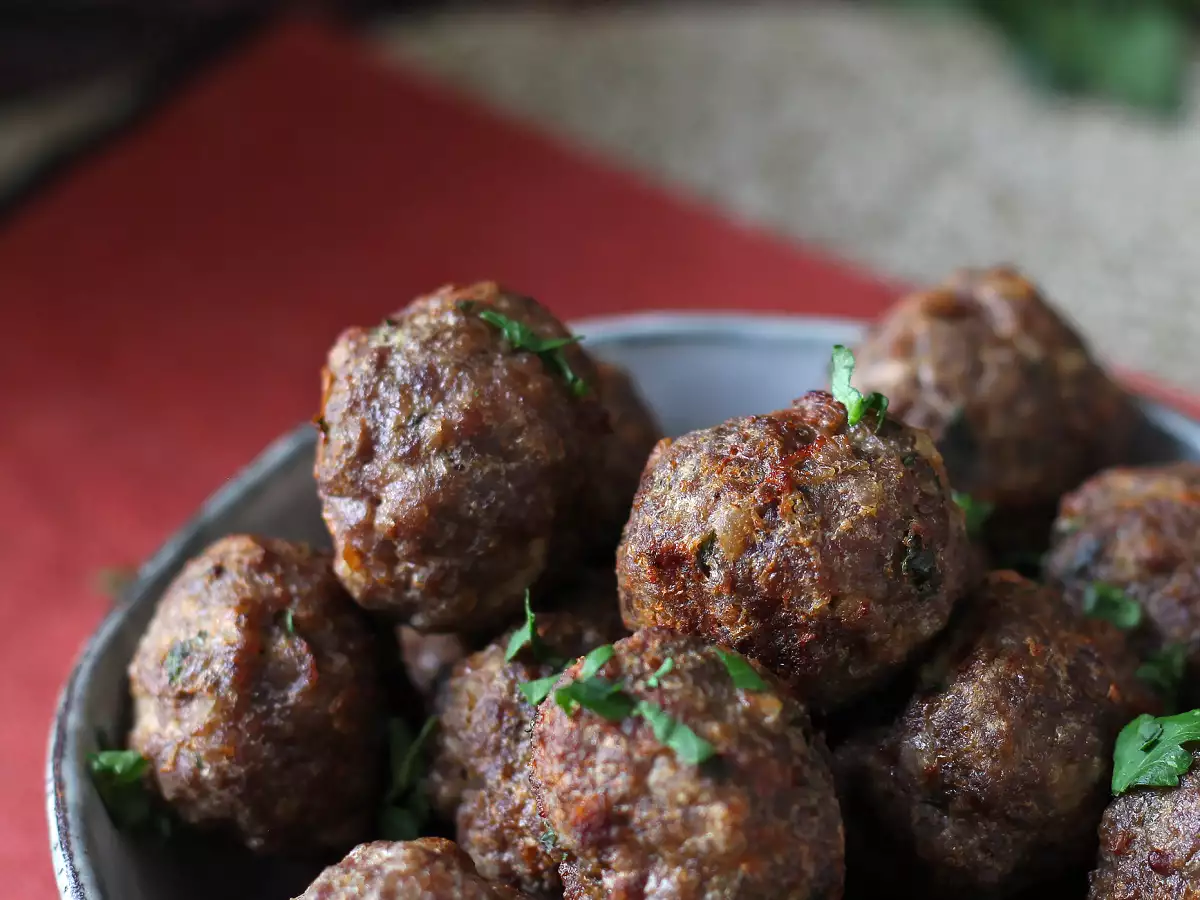 Mäkké mäsové guľky vo fritéze: rýchly a jednoduchý recept s hovädzím mäsom - foto 6