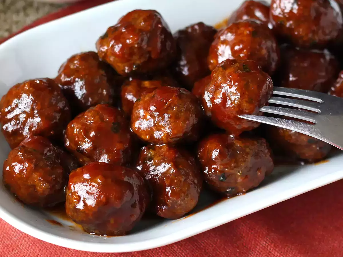 Mäsové guľky vo fritéze so sladkokyslou barbecue omáčkou: jednoduchý a chutný recept - foto 5
