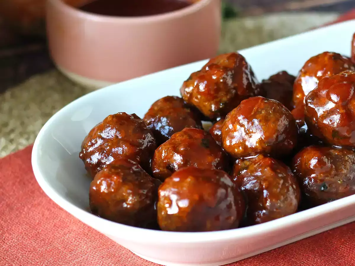 Mäsové guľky vo fritéze so sladkokyslou barbecue omáčkou: jednoduchý a chutný recept - foto 6