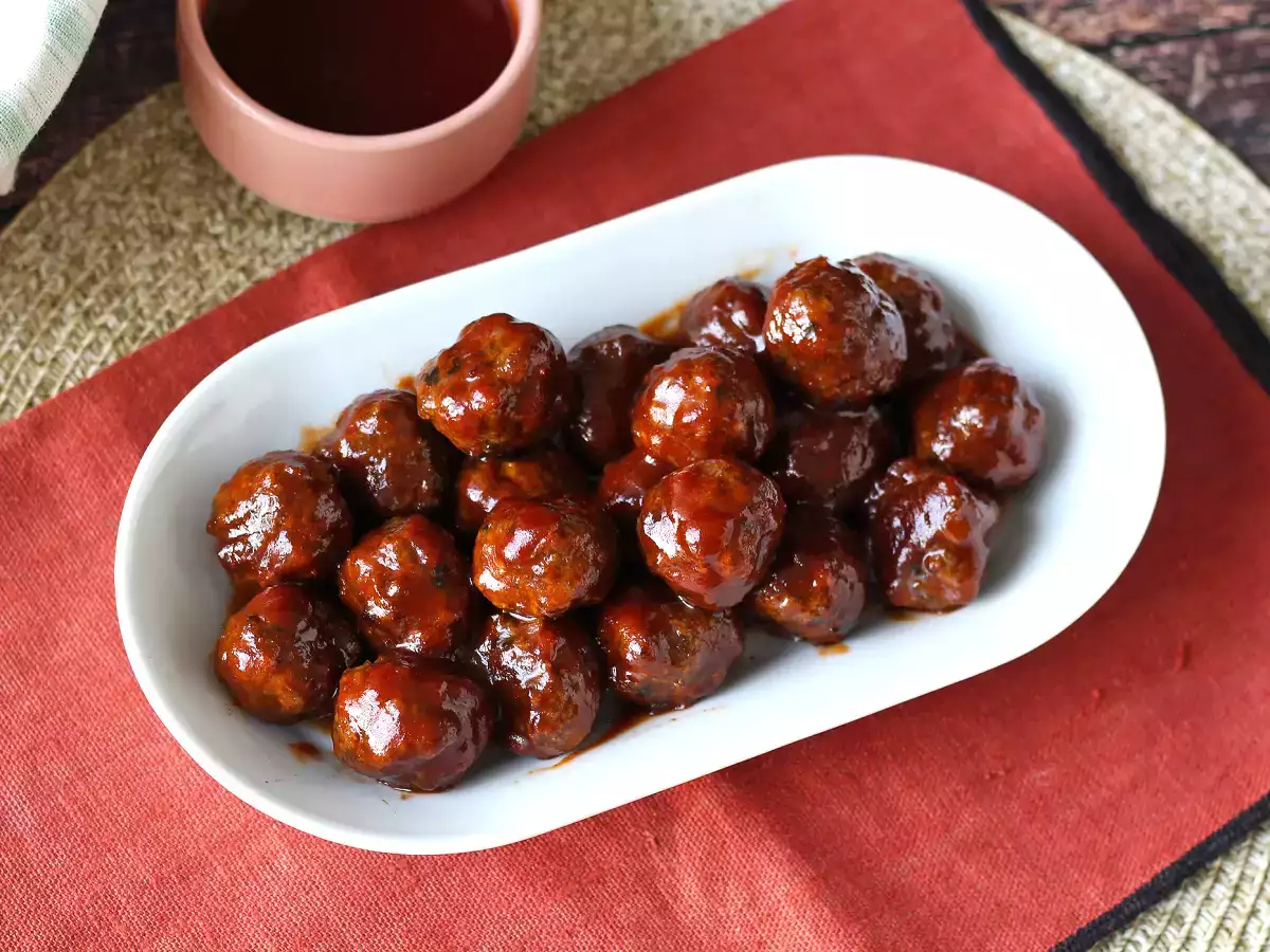 Mäsové guľky vo fritéze so sladkokyslou barbecue omáčkou: jednoduchý a chutný recept - foto 7