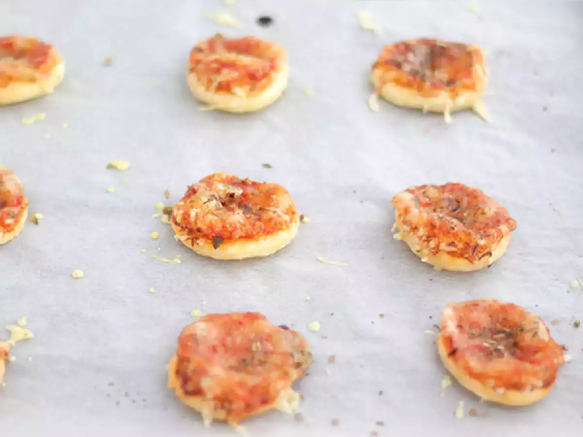 Mini pizza s lístkovým cestom - foto 3