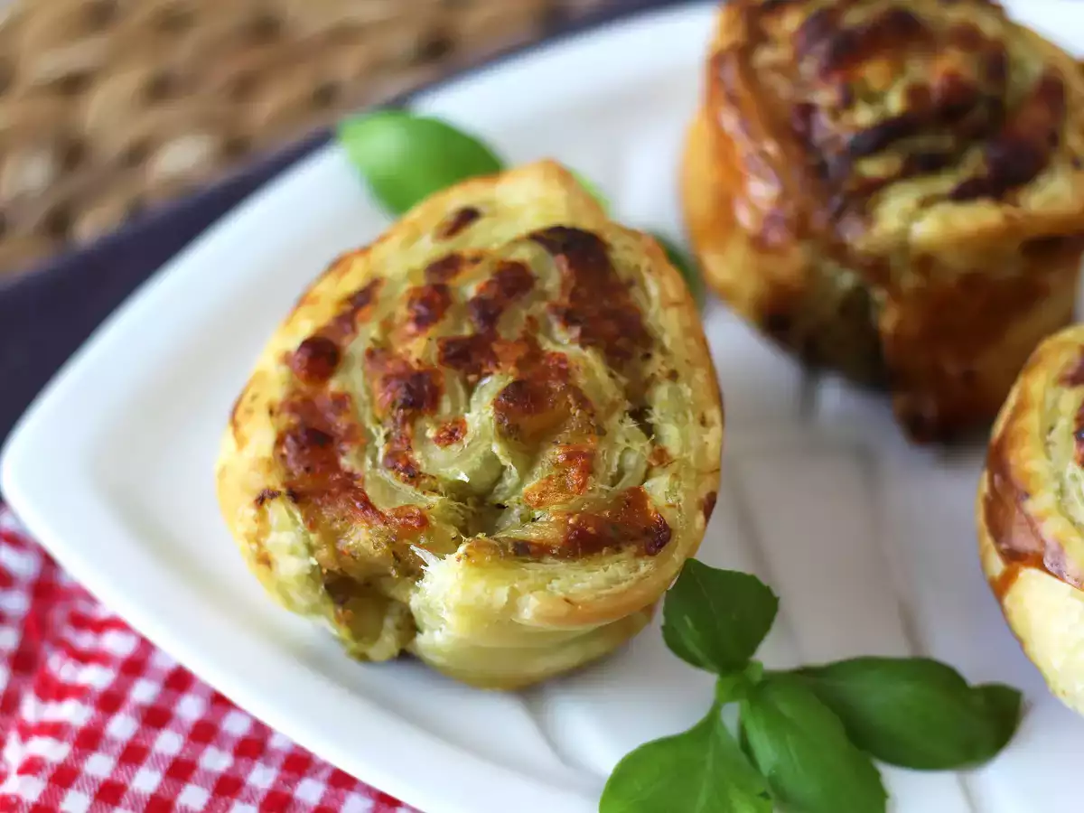 Mozzarella pesto lístkové pečivo s fritézou, hotové za 15 minút!