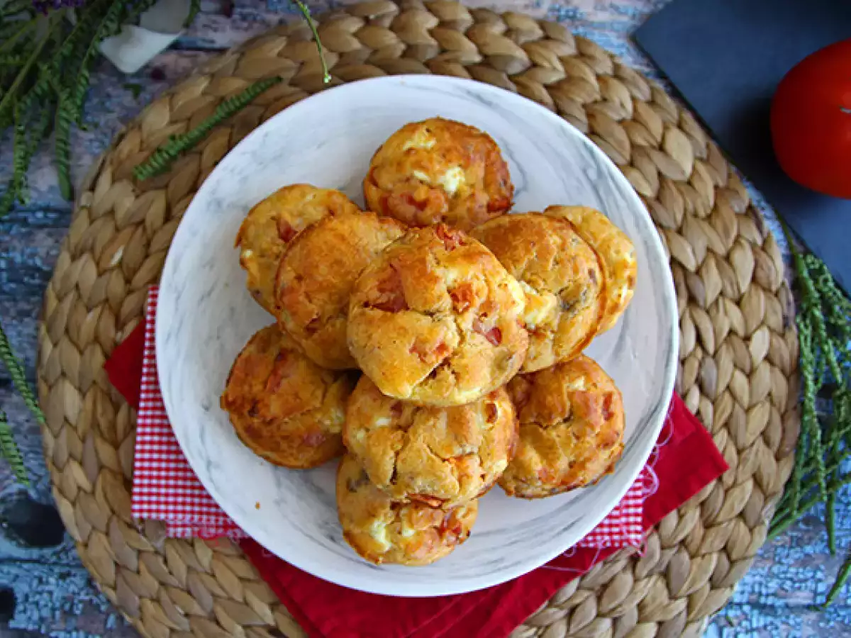 Muffiny s tuniakom, paradajkami a fetou - foto 2