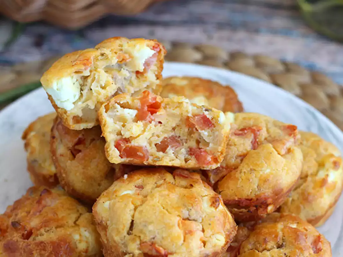Muffiny s tuniakom, paradajkami a fetou - foto 3