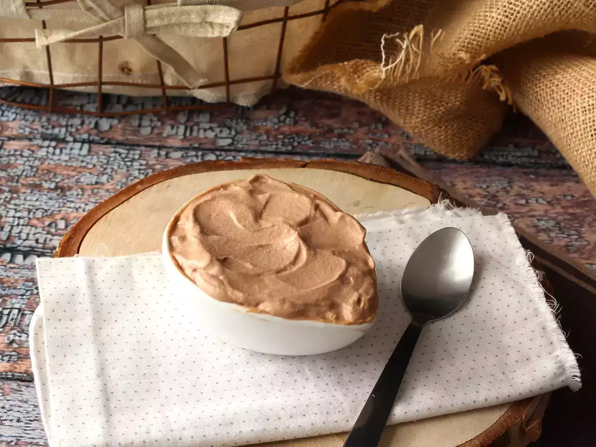 Nutella krémová nátierka, ideálna na polevu tort a vrstvených koláčov