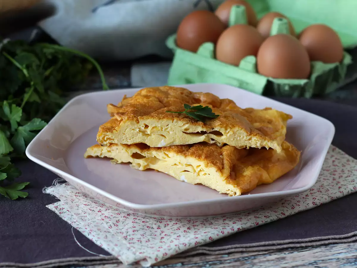 Omeleta vo fritéze, ľahký recept bez toho, aby ste v kuchyni niečo zašpinili!
