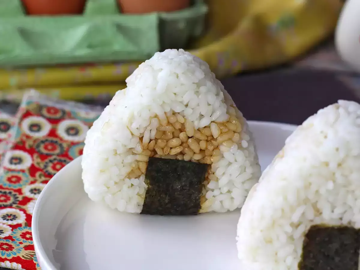 Onigiri so žĺtkami konzervovanými v sójovej omáčke - foto 6