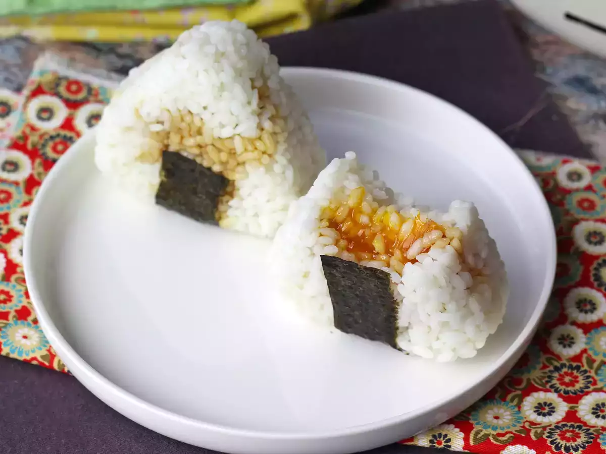 Onigiri so žĺtkami konzervovanými v sójovej omáčke - foto 8