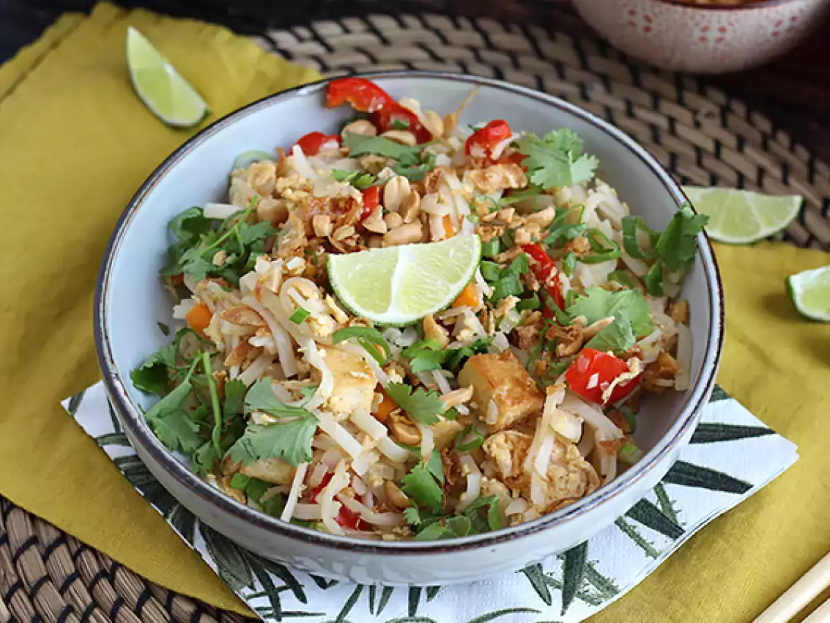 Pad thai s tofu