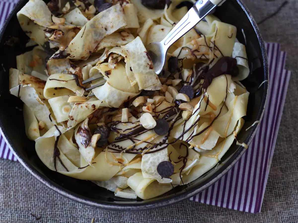 Palacinkové tagliatelle s čokoládou a arašidmi! - foto 7
