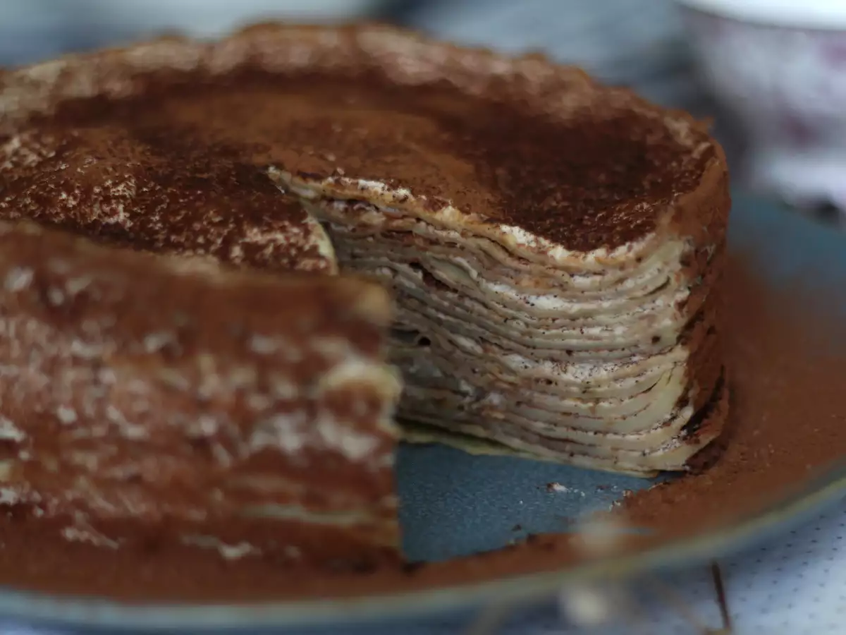 Palacinkový koláč v štýle tiramisu s kávou a kakaom - foto 3