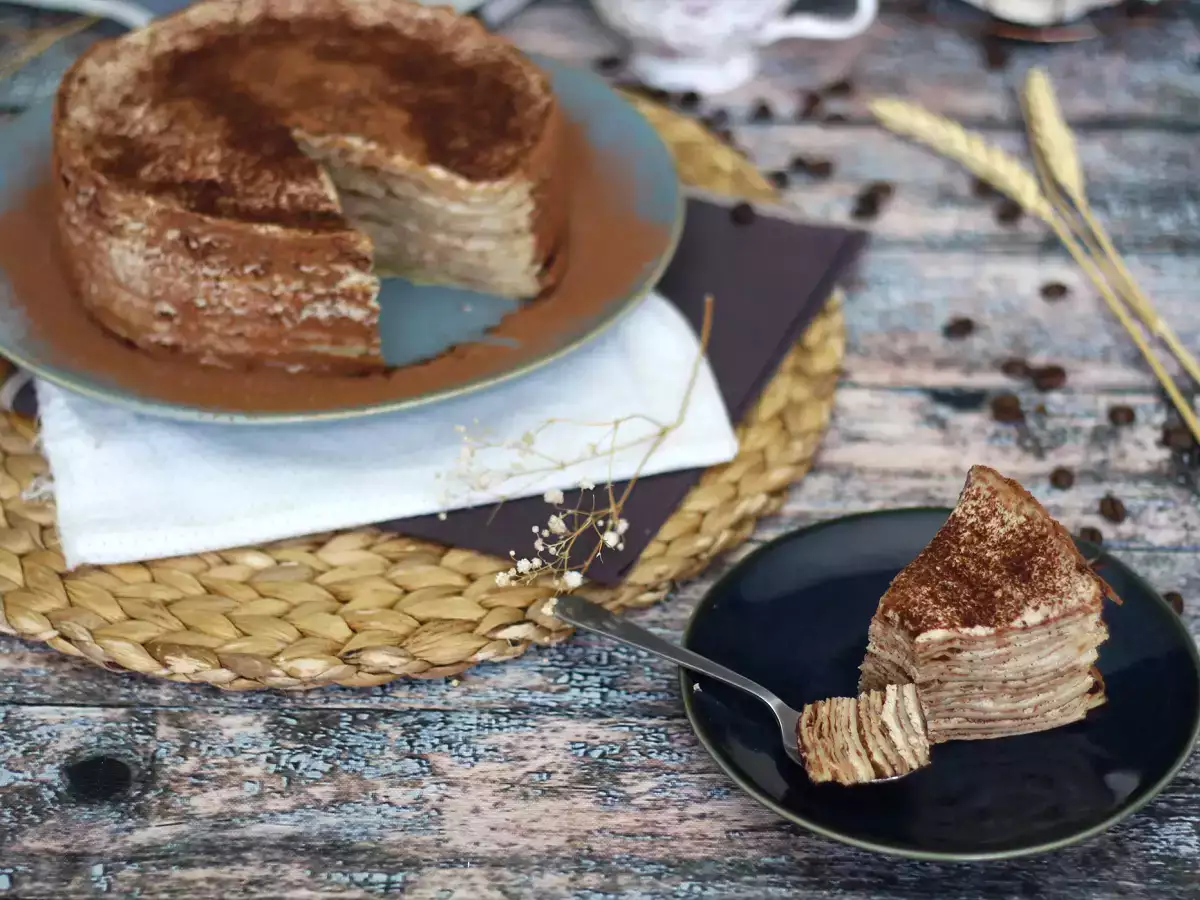 Palacinkový koláč v štýle tiramisu s kávou a kakaom - foto 4